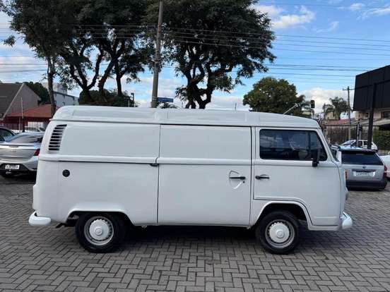 VOLKSWAGEN-KOMBI-1.4 MI FURGÃO 8V FLEX 3P MANUAL VOLKSWAGEN-KOMBI-2013