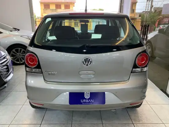 VOLKSWAGEN-POLO-2012