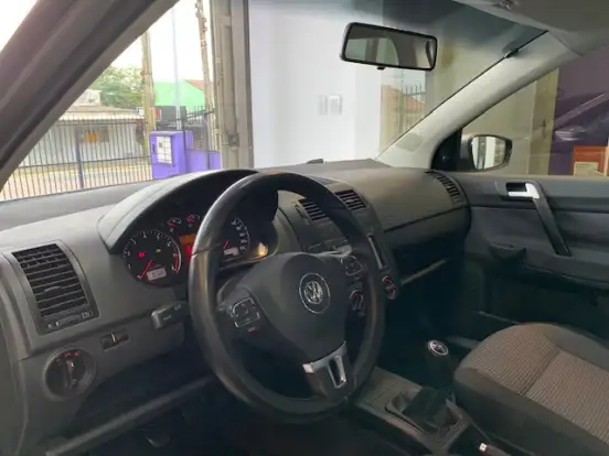 VOLKSWAGEN-POLO-2012