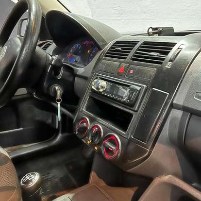 VOLKSWAGEN-POLO-2007