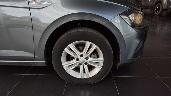 VOLKSWAGEN-POLO-2018