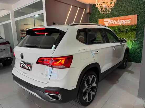 VOLKSWAGEN-TAOS-2024