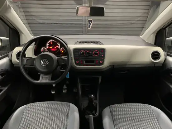 VOLKSWAGEN-UP-2016