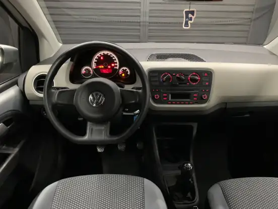 VOLKSWAGEN-UP-2016