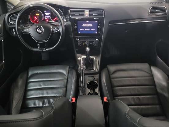 VOLKSWAGEN-GOLF-2018