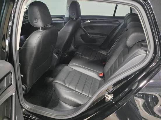 VOLKSWAGEN-GOLF-2018