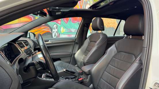 VOLKSWAGEN-GOLF-2018