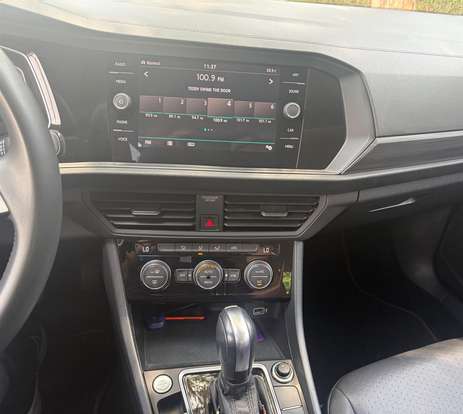 VOLKSWAGEN-JETTA-2020