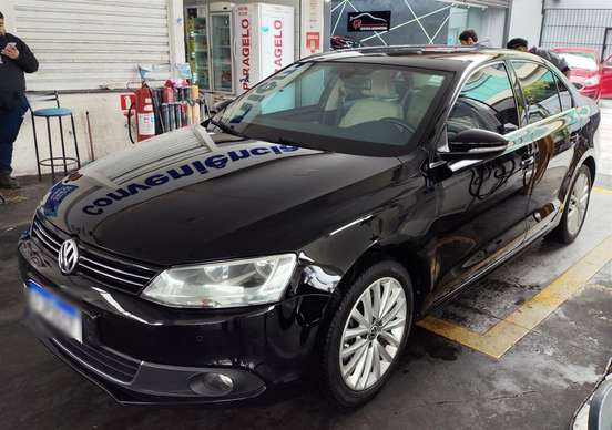 VOLKSWAGEN-JETTA-2013