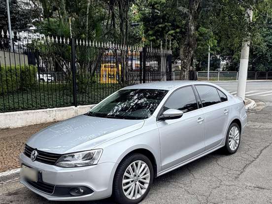 VOLKSWAGEN-JETTA-2.0 TSI HIGHLINE 211CV GASOLINA 4P TIPTRONIC VOLKSWAGEN-JETTA-2013
