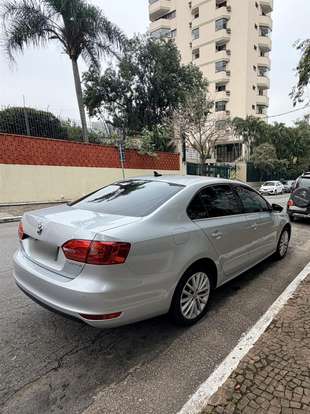 VOLKSWAGEN-JETTA-2013