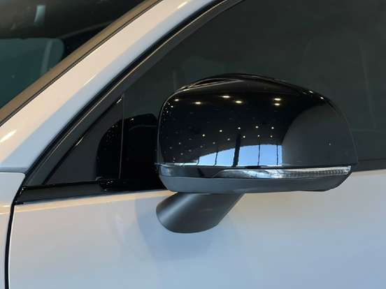 VOLVO-C40-2023
