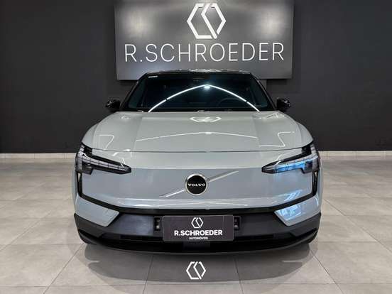 VOLVO-EX30-2024