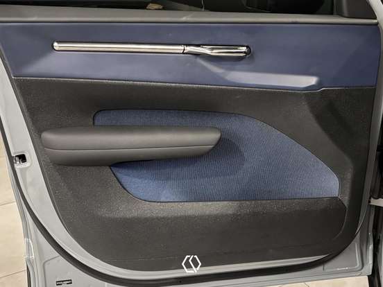 VOLVO-EX30-2024