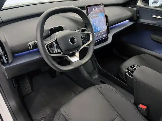 VOLVO-EX30-2024