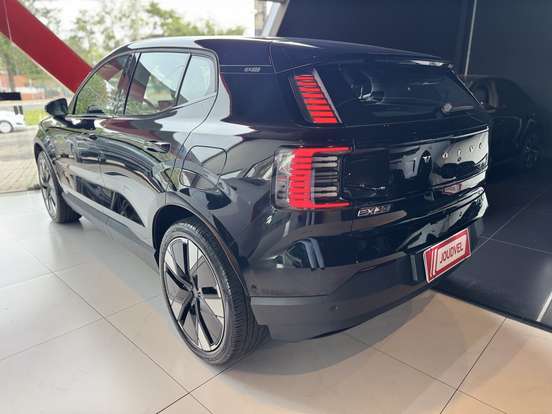 VOLVO-EX30-2024