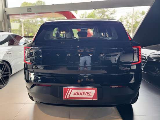 VOLVO-EX30-2024