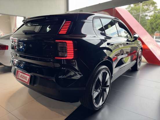 VOLVO-EX30-2024