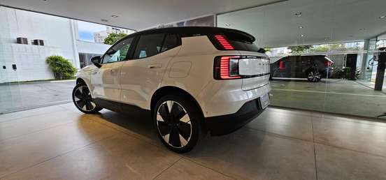VOLVO-EX30-2024