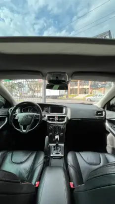 VOLVO-V40-2013