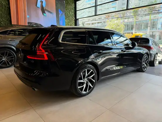 VOLVO-V60-2.0 T5 GASOLINA MOMENTUM GEARTRONIC VOLVO-V60-2018