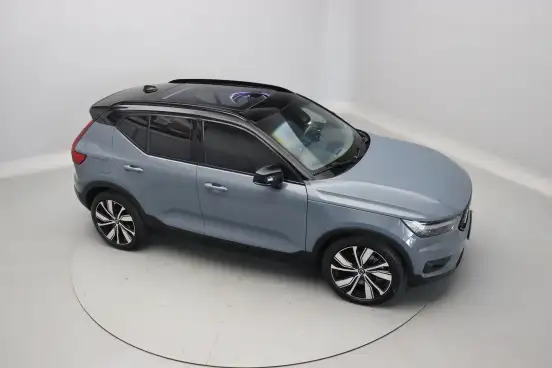VOLVO-XC40-2021