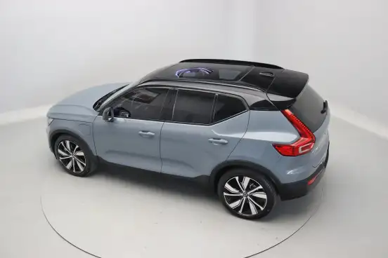 VOLVO-XC40-2021