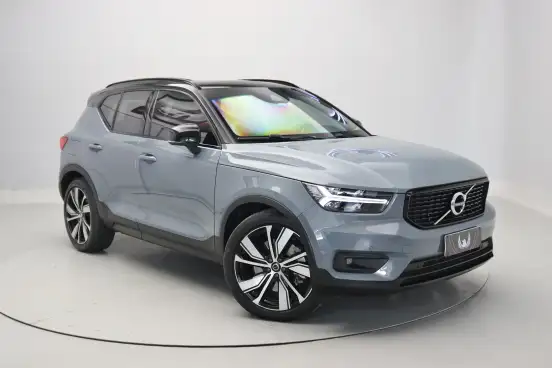 VOLVO-XC40-2021