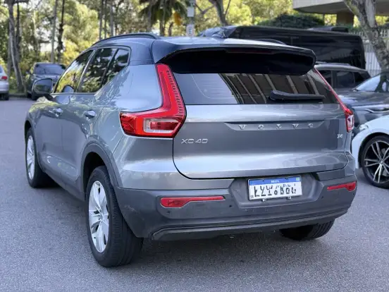 VOLVO-XC40-2018