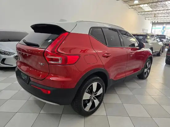 VOLVO-XC40-2018