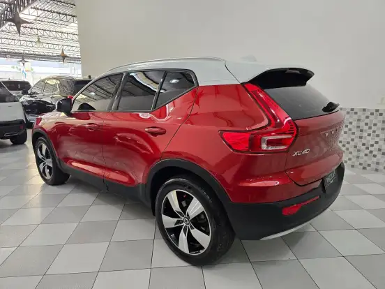 VOLVO-XC40-2018