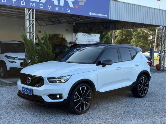 VOLVO-XC40-2019