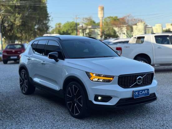 VOLVO-XC40-2019
