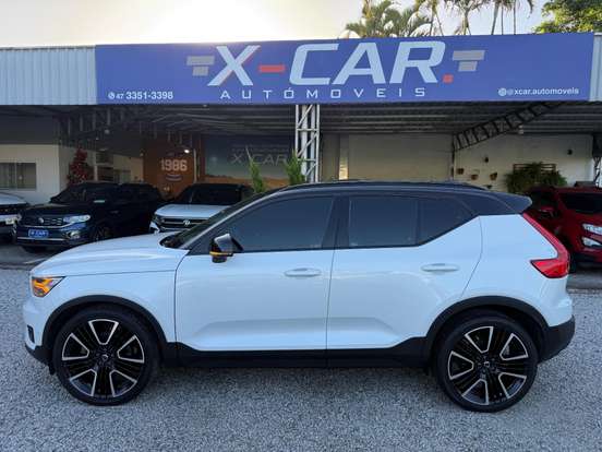 VOLVO-XC40-2019