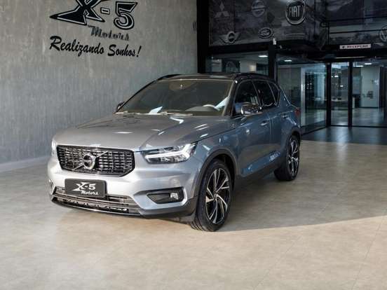 VOLVO-XC40-2018