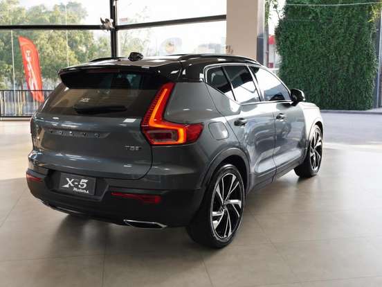 VOLVO-XC40-2.0 T5 GASOLINA R-DESIGN AWD GEARTRONIC VOLVO-XC40-2018
