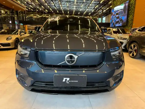 VOLVO-XC40-2022