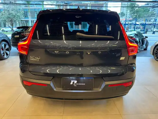 VOLVO-XC40-2022