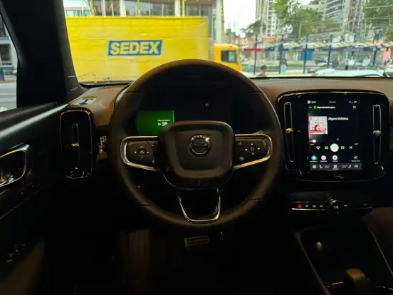 VOLVO-XC40-2022