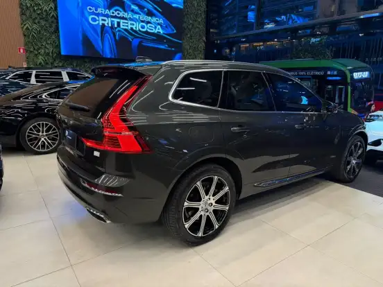 VOLVO-XC60-2021