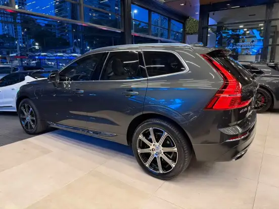 VOLVO-XC60-2021