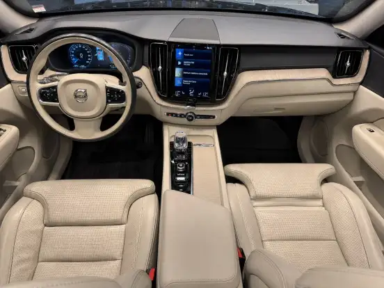 VOLVO-XC60-2021