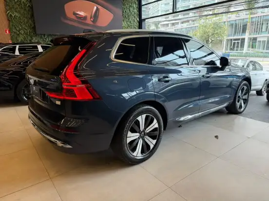 VOLVO-XC60-2023