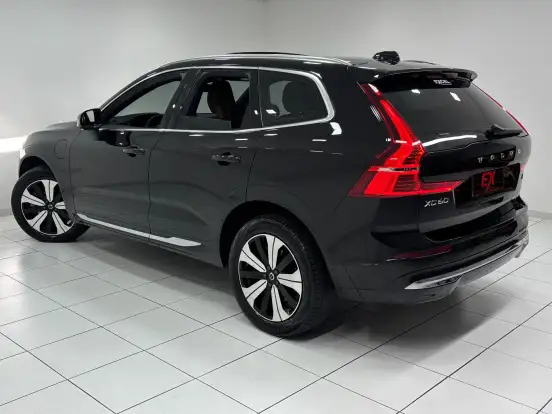 VOLVO-XC60-2024