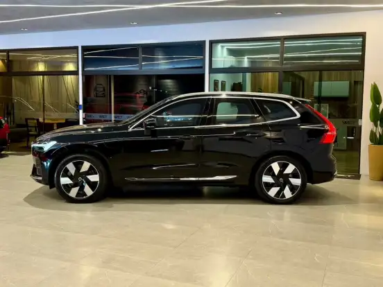 VOLVO-XC60-2023