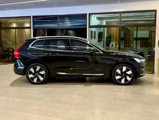 VOLVO-XC60-2023