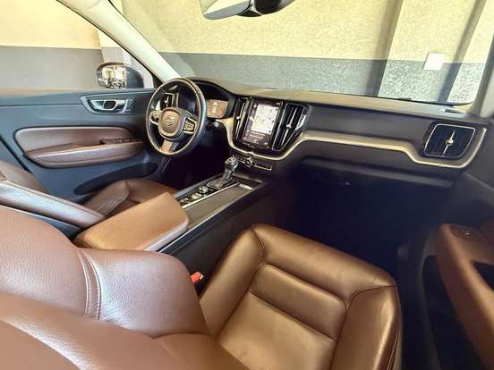 VOLVO-XC60-2019