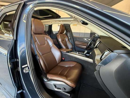 VOLVO-XC60-2019