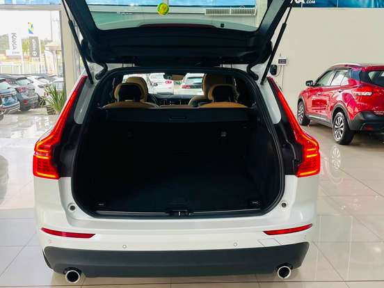 VOLVO-XC60-2.0 D5 DIESEL MOMENTUM AWD GEARTRONIC VOLVO-XC60-2019