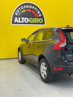 VOLVO-XC60-2011